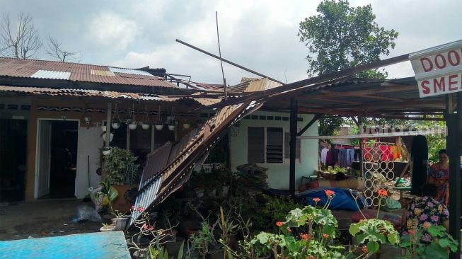 12 Rumah Rusak Diterjang Puting Beliung di Deli Serdang