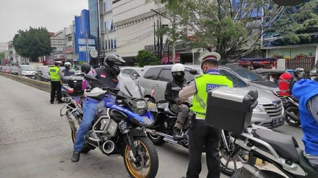 Kabur Saat Ditilang, 4 Pengendara Moge yang Masuk Jalur Busway Diburu Polisi