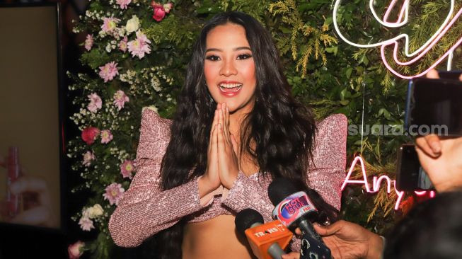 Anya Geraldine Pamer Foto Liburan, Kaki Cowok di Postingannya Bikin Salfok