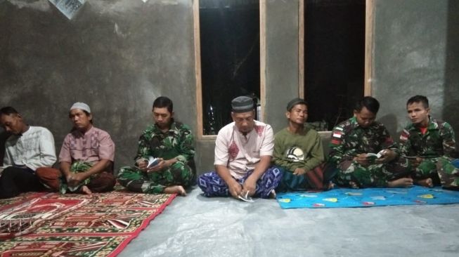Zidam XII/Tpr Ibadah Bersama Masyarakat Sanggau Perbatasan Malaysia