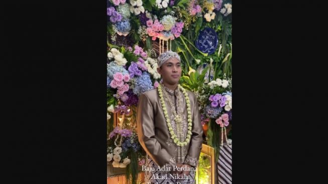 Momen pernikahan Fathur mantan Ketua BEM UGM [Instagram/putripinangmasak2]