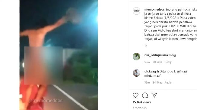 Aksi pemuda telanjang bulat di atas motor (instagram.com/@memomedsos)