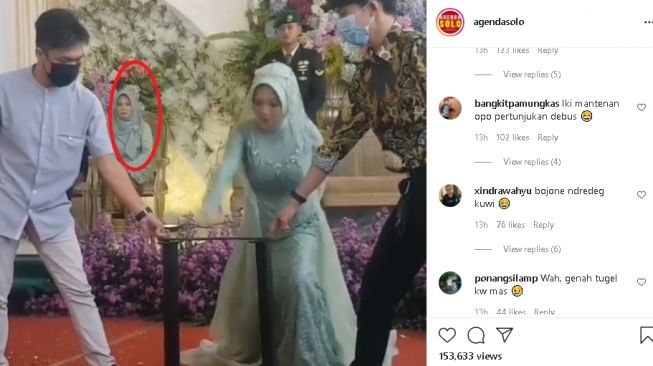 Mempelai wanita atraksi patahkan besi (instagram.com/@agendasolo)