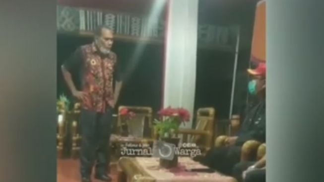 Viral Video Bupati Alor Ngamuk, Sebut Bu Risma Hanya Tanam Bunga dan Pohon