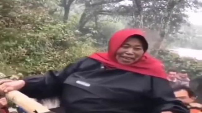 Kisah Mbok Yem, Pemilik Warung di Puncak Gunung Lawu yang Kembali Sambut Pendaki