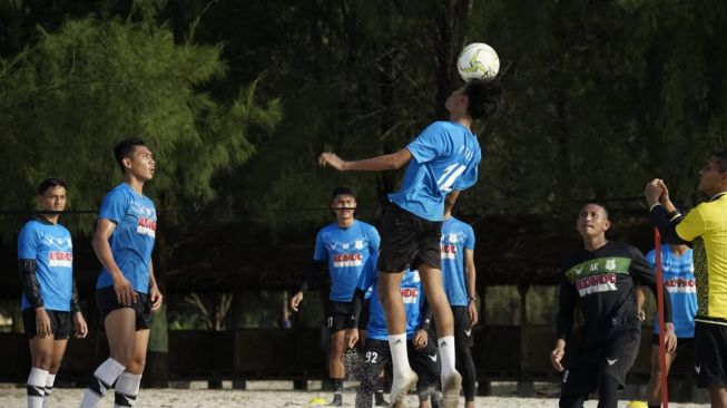 Genjot Fisik dan Jaga Kekompakan, PSMS Medan Gelar Latihan di Pantai