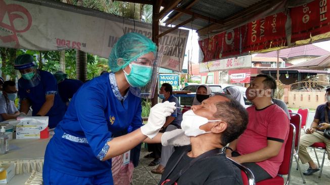 Warga Gedung Johor Jalani Swab Massal Pasca Satu Lingkungan Isolasi Mandiri