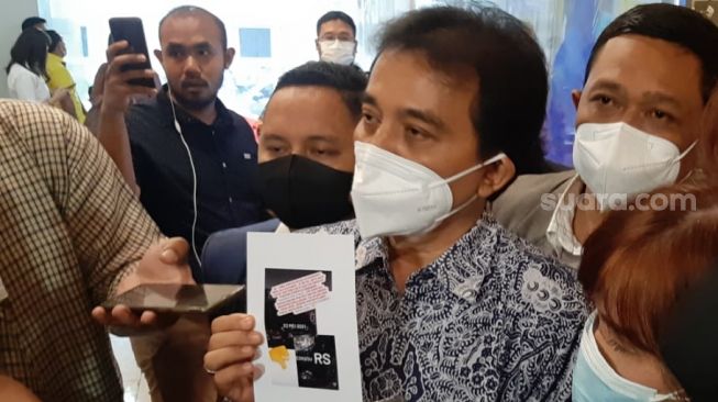 Jalani Pemeriksaan Kasus Fitnah Lucky Alamsyah, Roy Suryo Boyong 3 Saksi