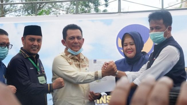 Ansar Ahmad dan Marlin Agustina saat kampanye Pilkada Gubernur-Wakil Gubernur Kepri 2020. (ANTARA/Ogen)