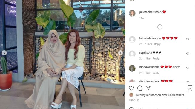 Potret Julie Tan dengan keluarga Alvin Faiz [Instagram/julietanherisman]