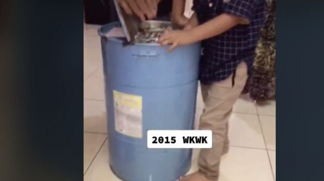 Nabung receh di drum capai puluhan juta (Tiktok)