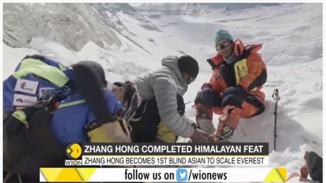 Zhang Hong, Pria Buta Pertama dari Asia yang Taklukan Gunung Everest, (Youtube/Wion)
