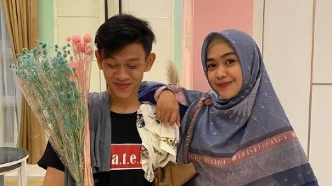 Kebanjiran Endorse, Selebgram Alwi Fahry Berhasil Beli Mobil