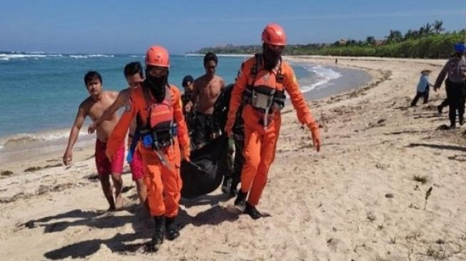 Hilang di Tebing, Pemancing Ditemukan Terapung Tak Bernyawa di Pantai Nusa Dua Bali