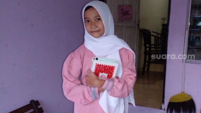 Bikin Haru! Siswi Kelas 5 SD di Salatiga Sumbangkan Anting Emas untuk Palestina