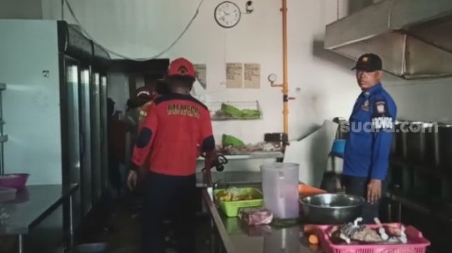 Ledakan tabung gas di salah satu restoran korea di Kota Makassar membuat ruangan hancur, Rabu 2 Juni 2021 / [SuaraSulsel.id / Istimewa]