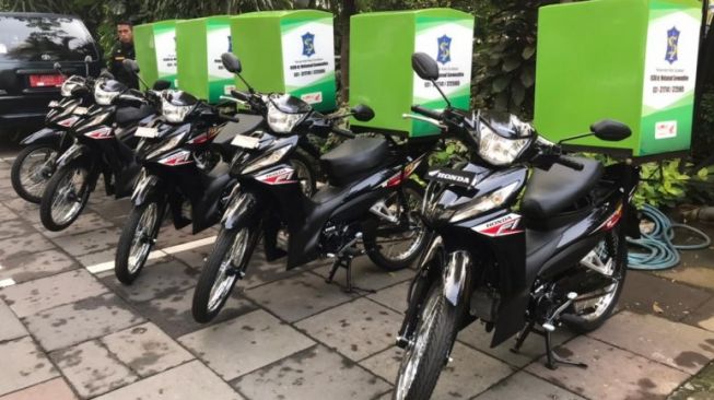 Layanan antar obat Dinas Kesehatan Kota Surabaya yang dimotori lima unit sepeda motor donasi PT MPM Honda [Dok. Humas Pemkot Surabaya via ANTARA].