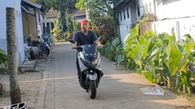 Potret Yamaha NMAX Anti Tilang Polisi, Tak Pakai Helm Tetap Aman dari Razia