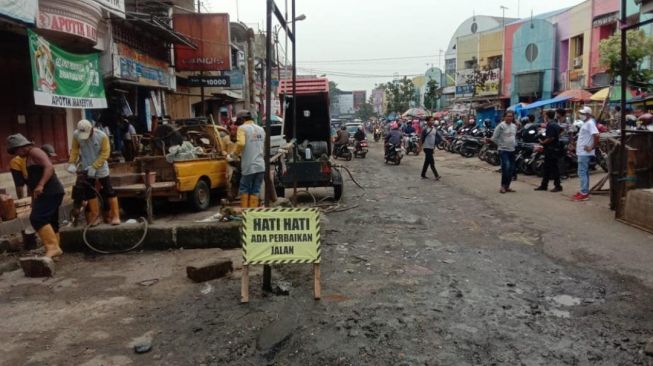 Jalan Pasar Rangkasbitung Dibeton, Pemerintah Sentil Pedagang Ikan Basah