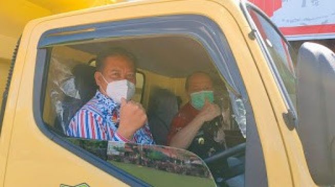 Pemkab Sanggau Terima Dua Truk Sampah dari CSR