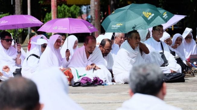 Akhirnya! Warga Depok Tarik Dana Haji karena Pemberangkatan Haji 2021 Dibatalkan