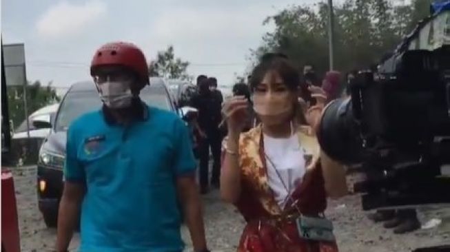 Ramai Disoroti, Sandiaga Uno Jajal Wisata Jip Merapi Bareng Ayu Dewi