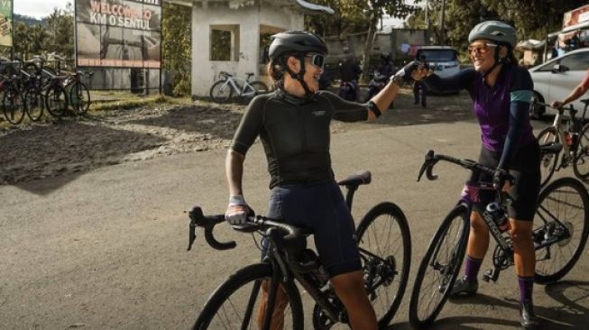 6 Artis Hobi Road Bike, Harga Jerseynya Fantastis!