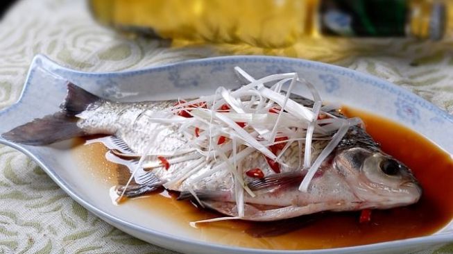 4 Teknik Memasak Ikan agar Lebih Sehat, Apa Saja?