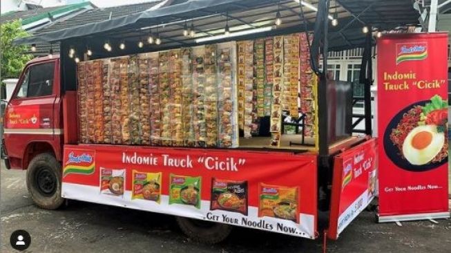 Berkonsep Unik Food Truck Mi Instan Ini Curi Perhatian Publik