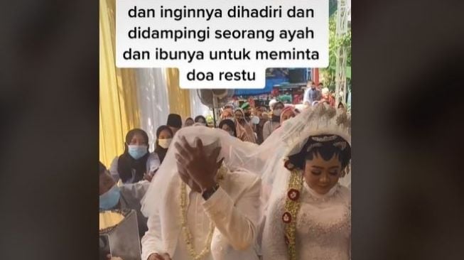 Teringat Mendiang Ayah, Viral Pengantin Pria Ini Menangis Pilu setelah Akad Nikah