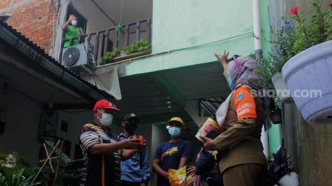 Suasana di Kawasan Kayu Putih, Jakarta Timur, Senin (7/6/2021). [Suara.com/Dian Latifah]
