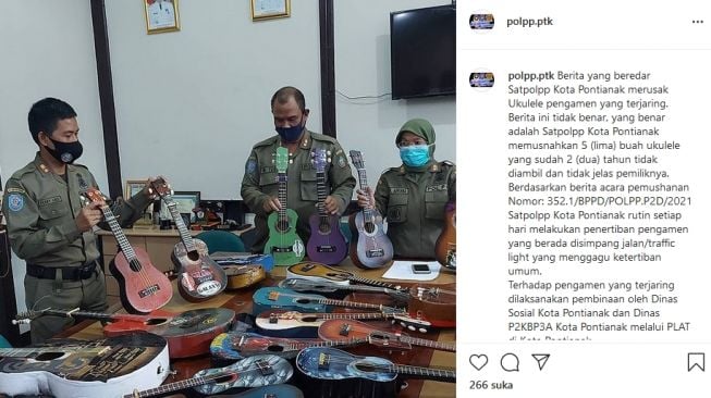 Satpol PP Pontianak patahkan gitar pengamen viral. (Instagram/@polpp.ptk)