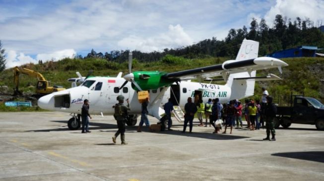 Bandara Aminggaru Kembali Dibuka Pascateror KKB