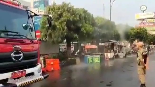 Viral Satpol PP Bubarkan Pedagang Kaki Lima Pakai Semprotan Disinfektan