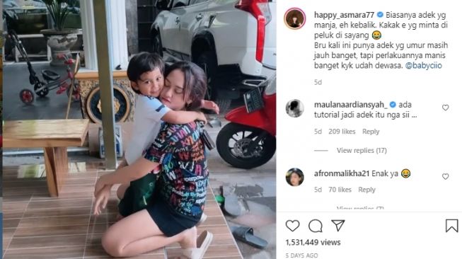 Potret Happy Asmara dan adik. [Instagram]