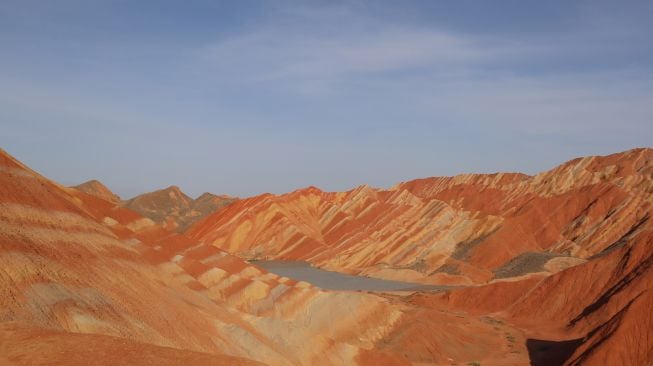 Panorama bukit warna-warni Taman Bumi Danxia di Kota Zhangye, Provinsi Gansu, China, Sabtu (5/6/2021).  ANTARA FOTO/M. Irfan Ilmie
