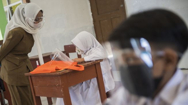 Hari Ini 226 Sekolah di Jakarta Uji Coba Belajar Tatap Muka, Kapasitas 50 Persen