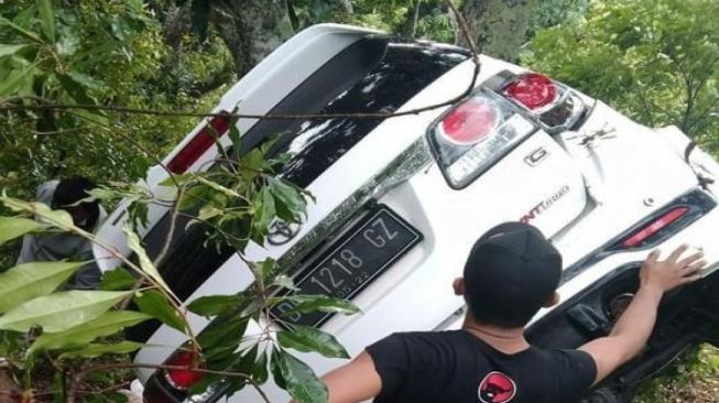 Fortuner Masuk Jurang, 7 Mahasiswa Asal Denpasar Luka Parah