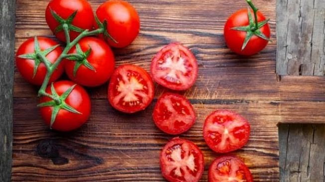 Menyehatkan Jantung, Ini 7 Manfaat Tomat untuk Kesehatan Tubuh