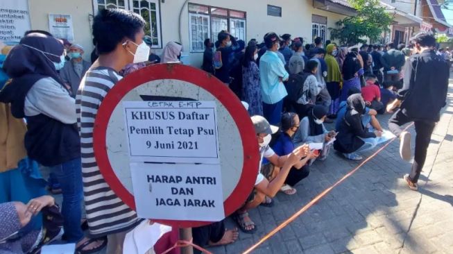 Jelang PSU Pilgub Kalsel, Kantor Kecamatan Bansel Diserbu Warga