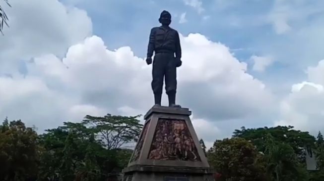 Tugu Ali Anyang di Ambawang, Kubu Raya, Kalimantan Barat. (YouTube/Vania Aprilio Lumban Gaol)