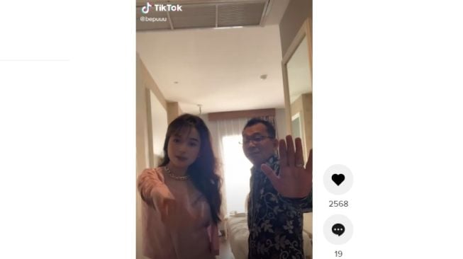 Keakraban Jarwo Kwat dengan putrinya. [TikTok/bepuuu]