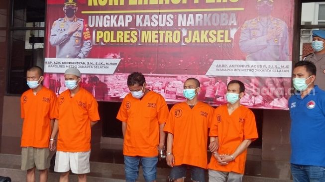 Berkomplot sama 4 Pengedar Ganja 13,5 Kg, Anak Kos di Mampang Jualan Sabu-sabu