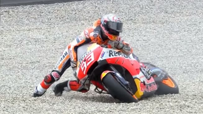 Marc Marquez mengalami kecelakaan saat MotoGP Catalunya 2021 (MotoGP.com)