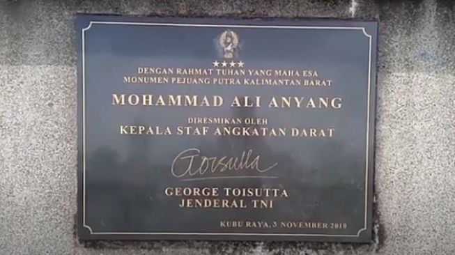 Tugu Ali Anyang di Ambawang, Kubu Raya, Kalimantan Barat. (YouTube/Vania Aprilio Lumban Gaol)