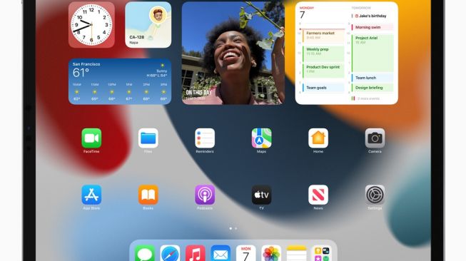 Fitur baru Multitasking di iPadOS 15. [Apple]