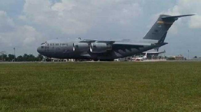 Pesawat Angkut Militer C17 Amerika Mendarat di Pekanbaru