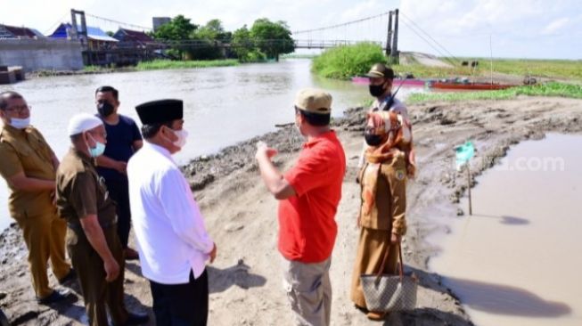 Plt Gubernur Sulsel Tinjau Pembangunan Jembatan Malake, Hubungkan Sidrap dan Wajo