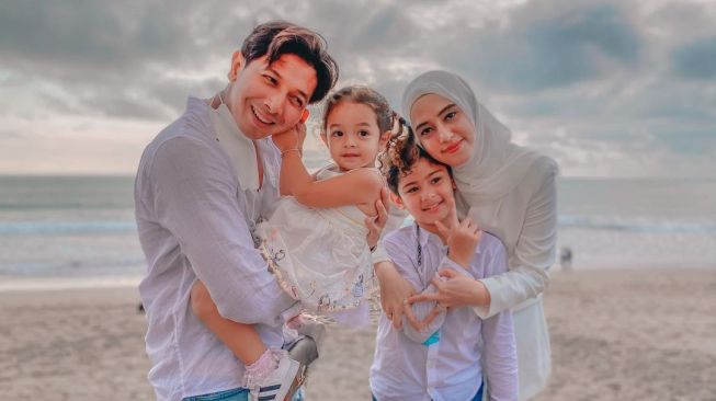 Fairuz A Rafiq, Sonny Septian dan anak-anak (Instagram/@fairuzarafiq)