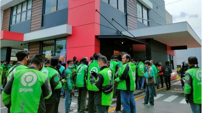 Membludak, Begini Cara McDonald's Yogyakarta Atasi Kerumunan Antrean BTS Meal